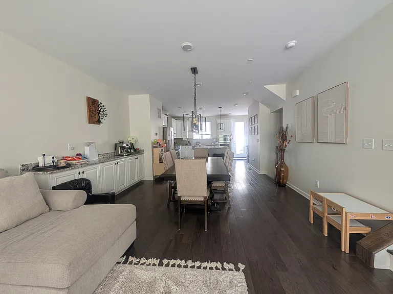 44 Litchfield Ln — Photo 15