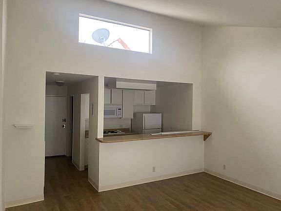 2nd image of 10422 Eldora Ave #11