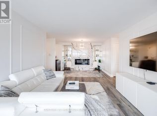7 Townsgate Dr #707, Vaughan, ON L4J7Z9