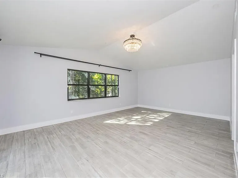 6161 Waxmyrtle Way — Photo 12