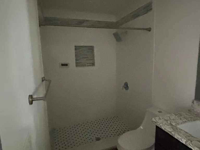2500 Erving Ave — Photo 9