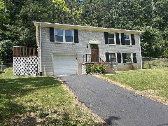 2nd image of 211 Sawyer Brown Ct