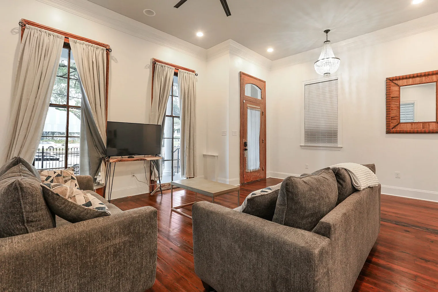 5 bed, 3.0 bath, 3993 sqft, $12,663 — Photo 2
