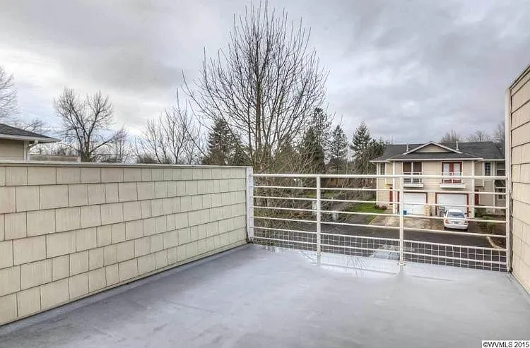 473 NE Conifer Blvd — Photo 14