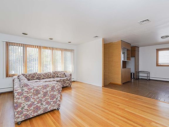 4th image of 43 Urbana St