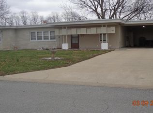 600 Solomon St, Chester, IL 62233