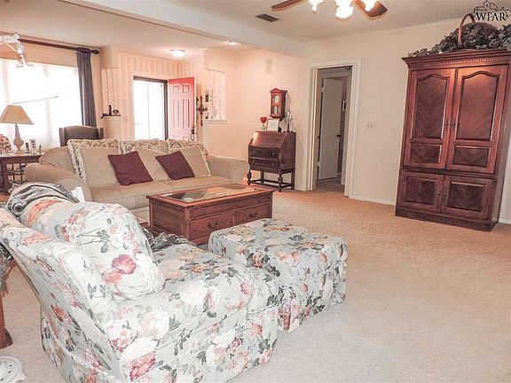 2nd image of 3010 Cromwell Ave