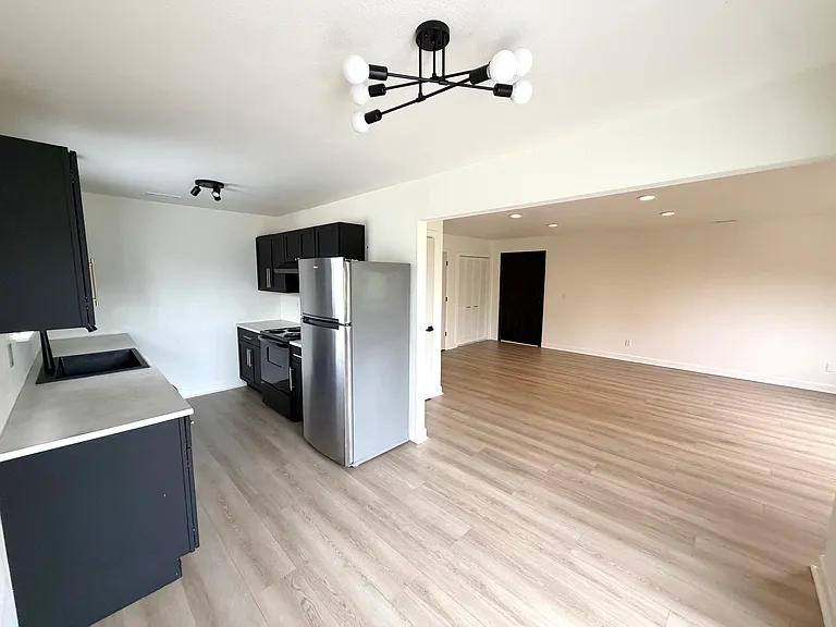 5735 Ryewyck Dr #3 — Photo 2