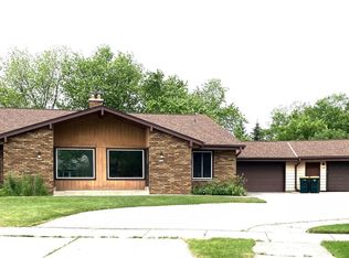 9025 S Chicago Ct #9027, Oak Creek, WI 53154