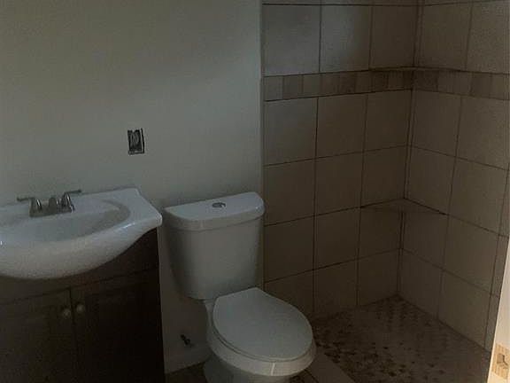 4th image of 3610 N Elm St