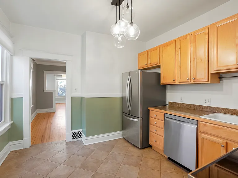 584 N Lafayette St — Photo 8