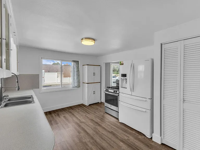6582 S Jefferson St — Photo 9