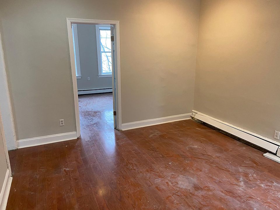 2nd image of 307 Clinton Pl #2B