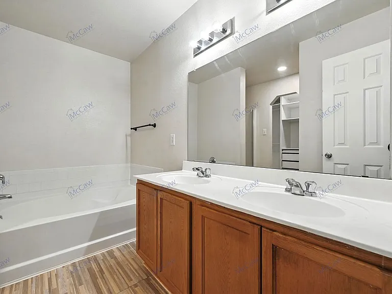 10512 Flagstaff Run — Photo 17