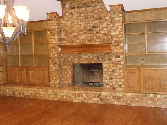 2nd image of 2111 Longhorn Dr