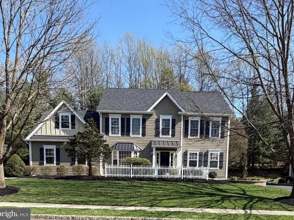 3913 Charter Club Dr, Doylestown, PA 18902