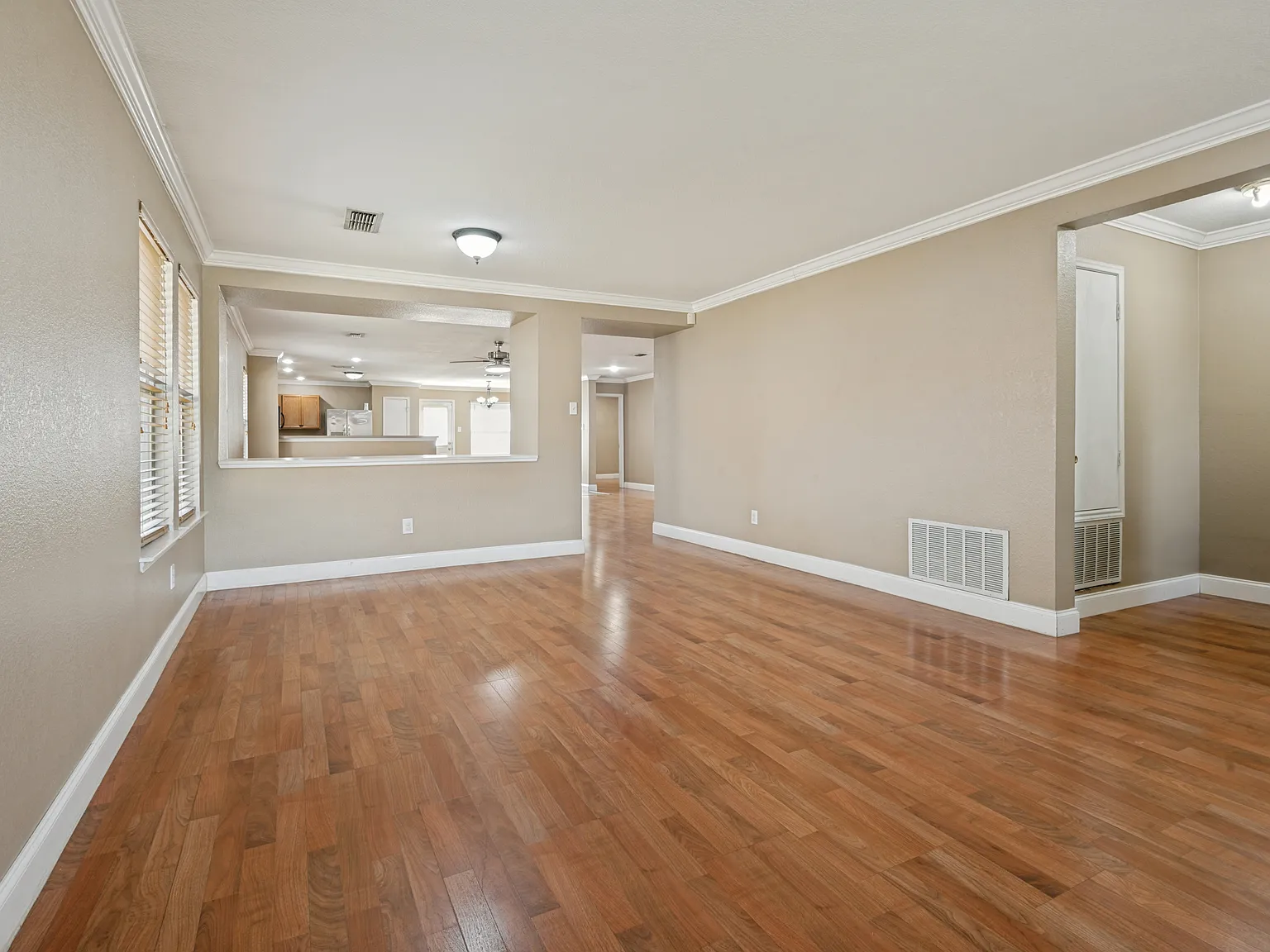 3 bed, 2068 sqft, $2,475 — Photo 2
