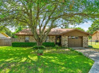 252 Richard Ln, Azle, TX 76020