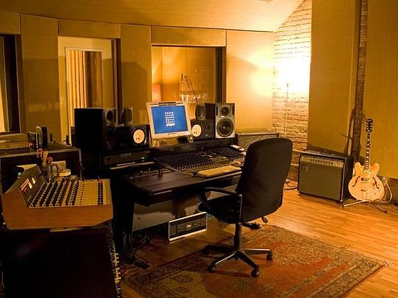 2nd image of 3036 W Chicago Ave #2E