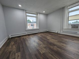 124 S 2nd St #207, Knoxville, IA 50138