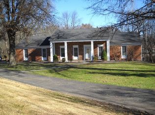 11 Burning Tree Ln, Pekin, IL 61554