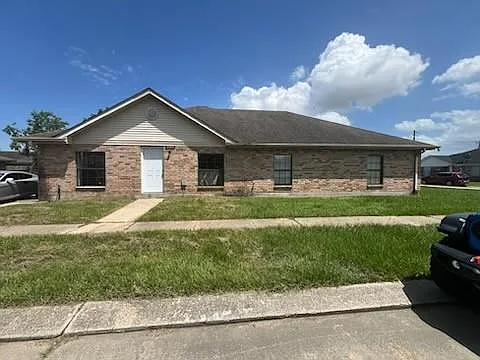 3903 Juno Dr — Photo 1