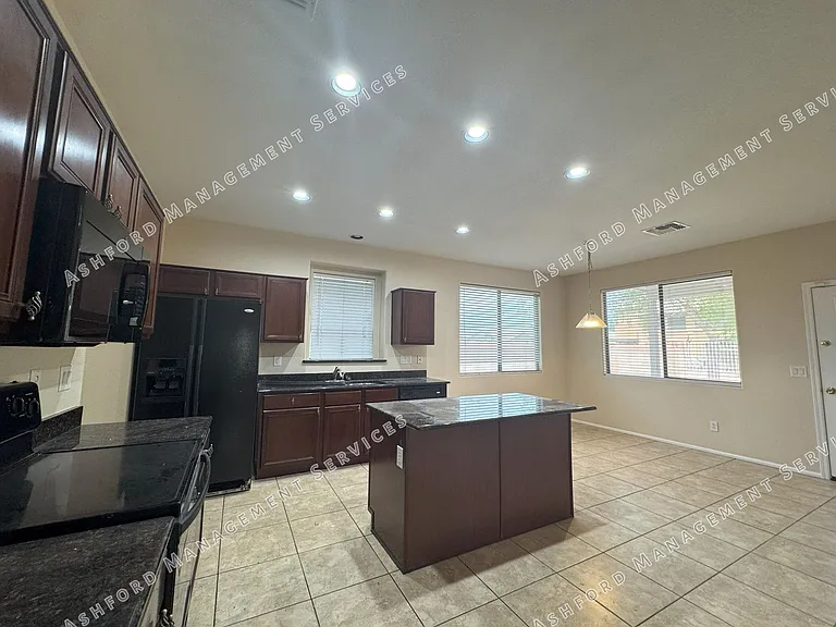 8303 S 47th Ln — Photo 12