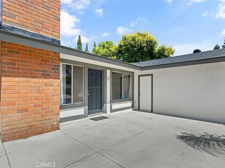 927 Cottonwood Ct — Photo 2