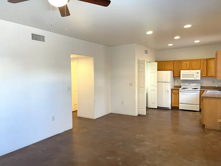 1307 W Saint Clair St #2 — Photo 10