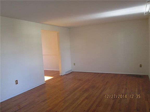 3rd image of 982 Cork Dr