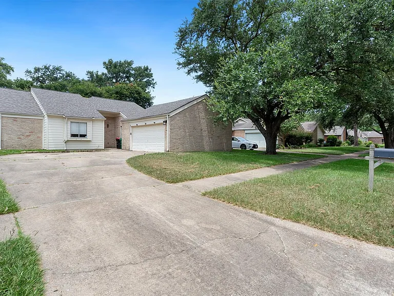 930 Mesa Terrace Dr — Photo 1