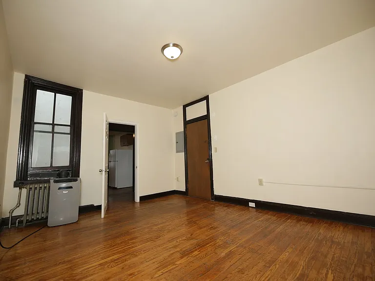 2125 Saint Paul St — Photo 9