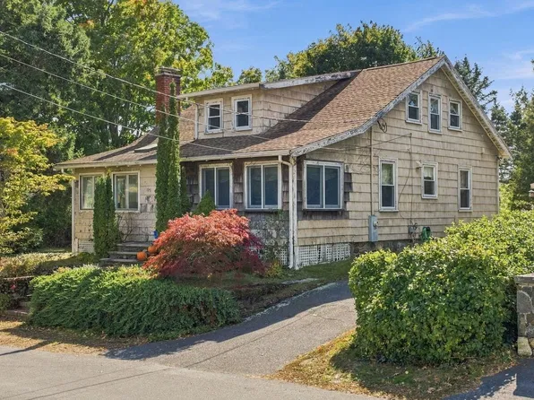 126 Village St, Marblehead, MA 01945