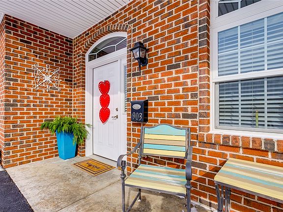 2nd image of 903 Valentina Ln