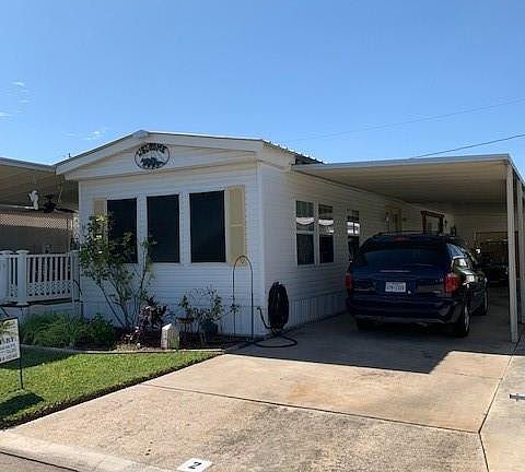 3rd image of 2239A Hidalgo St