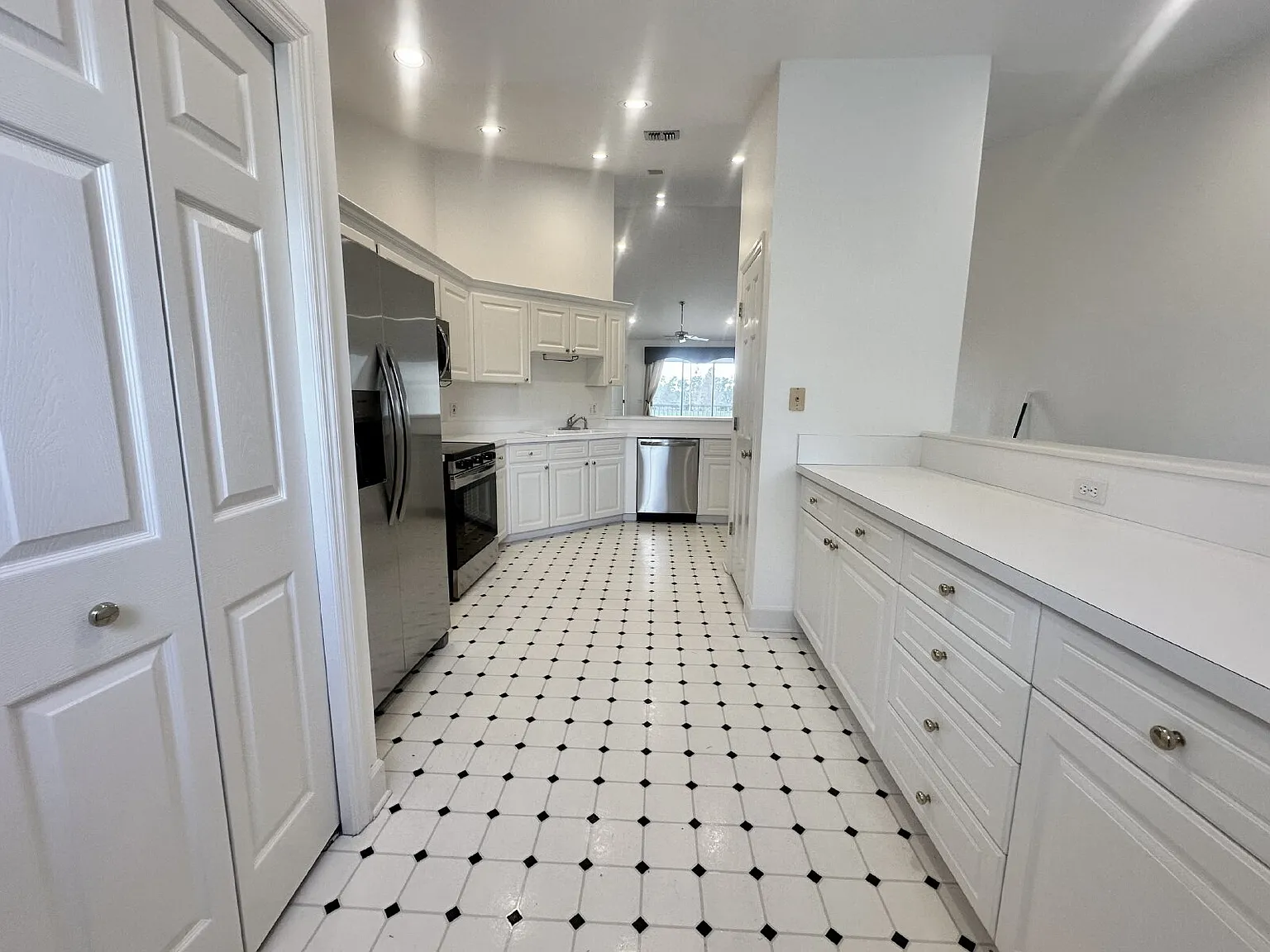 3 bed, 2.0 bath, 1349 sqft, $2,200 — Photo 3