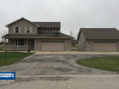 381 Falcon Cir, Pulaski, WI, 54162
