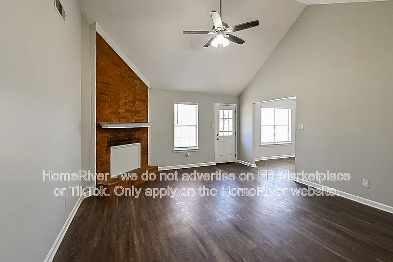 3 bed, 2.0 bath, 1462 sqft, $1,875 — Photo 3