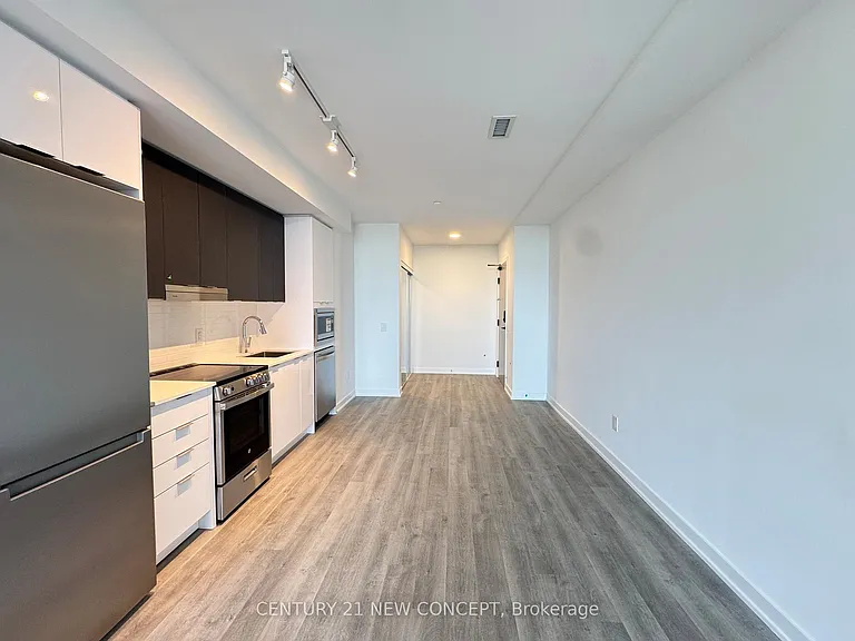 5105 Hurontario St #412 — Photo 2