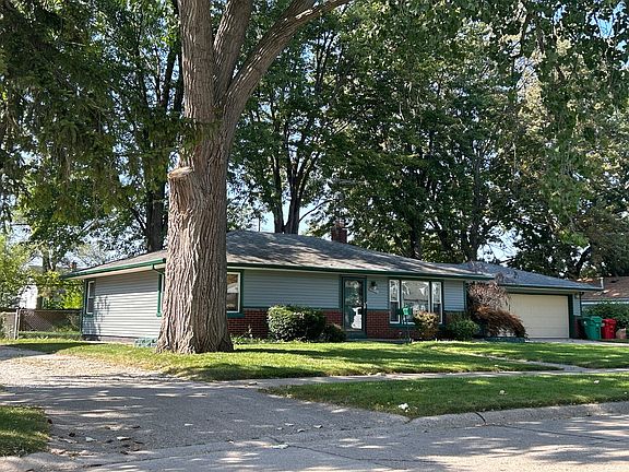 3rd image of 22811 Beechwood Ave