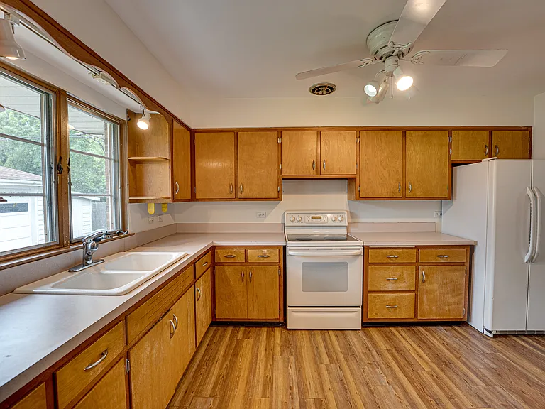 1221 N Webster St — Photo 8