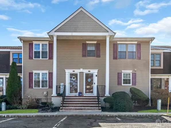 37 Heritage Ln, Fords, NJ 08863