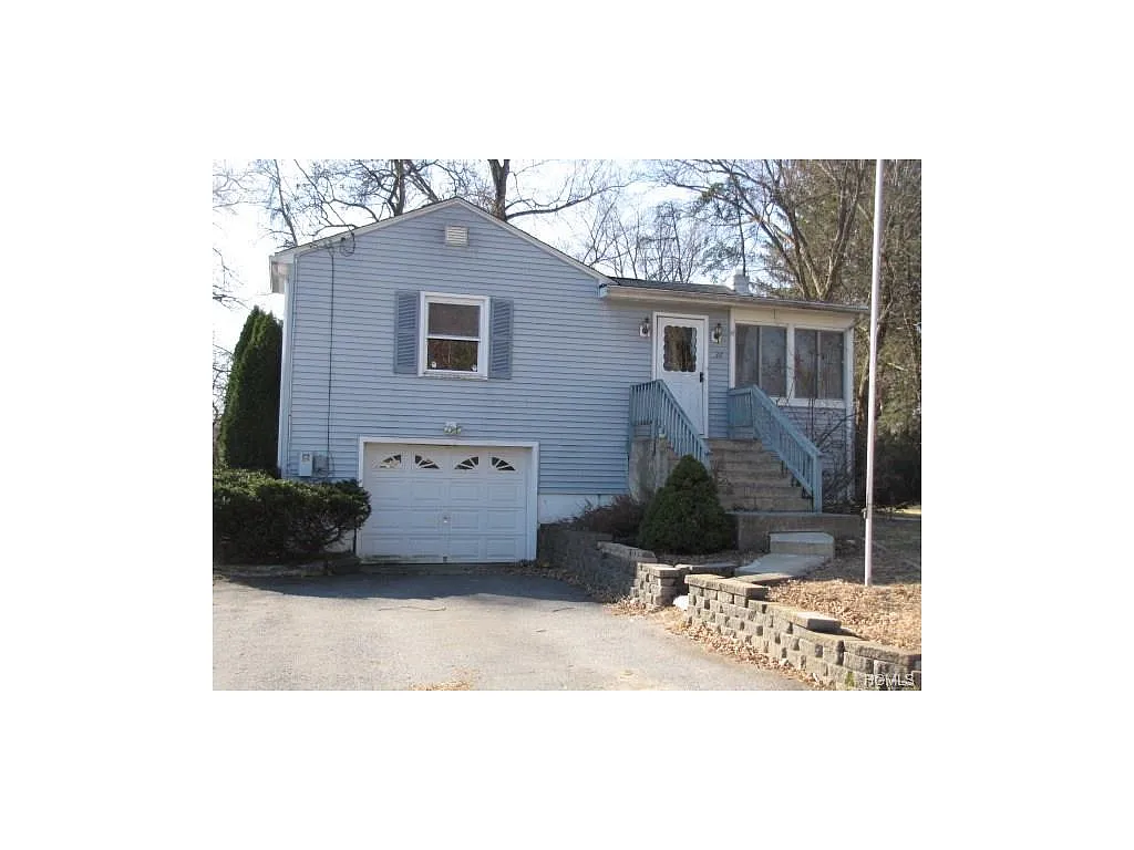 37 Ferrara Dr photo 1