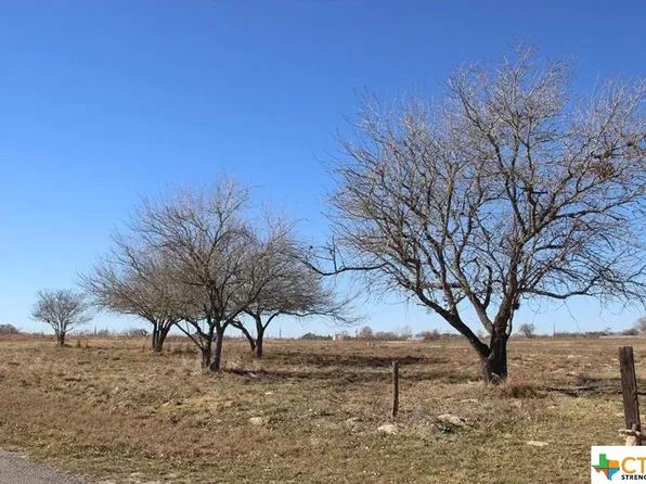 1 Kothmann Rd, La Vernia, TX 78121