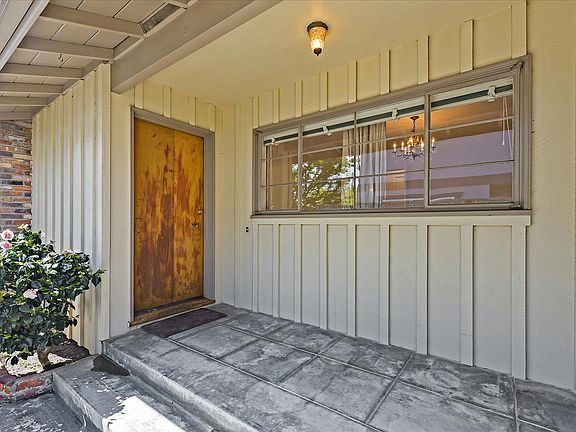 2nd image of 118 Hobart Ave