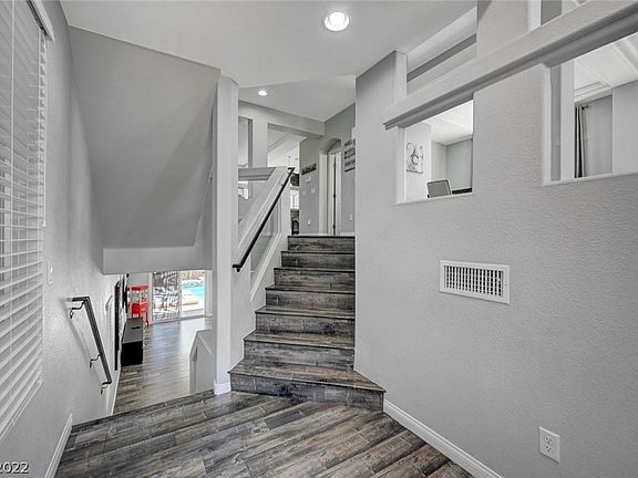 3rd image of 5499 Holding Ave