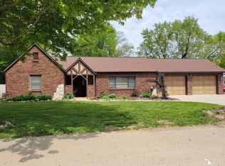 5940 Elmwood St, Monroe, MI 48161