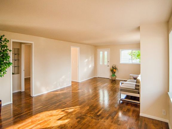 4th image of 284 SE Pasek St