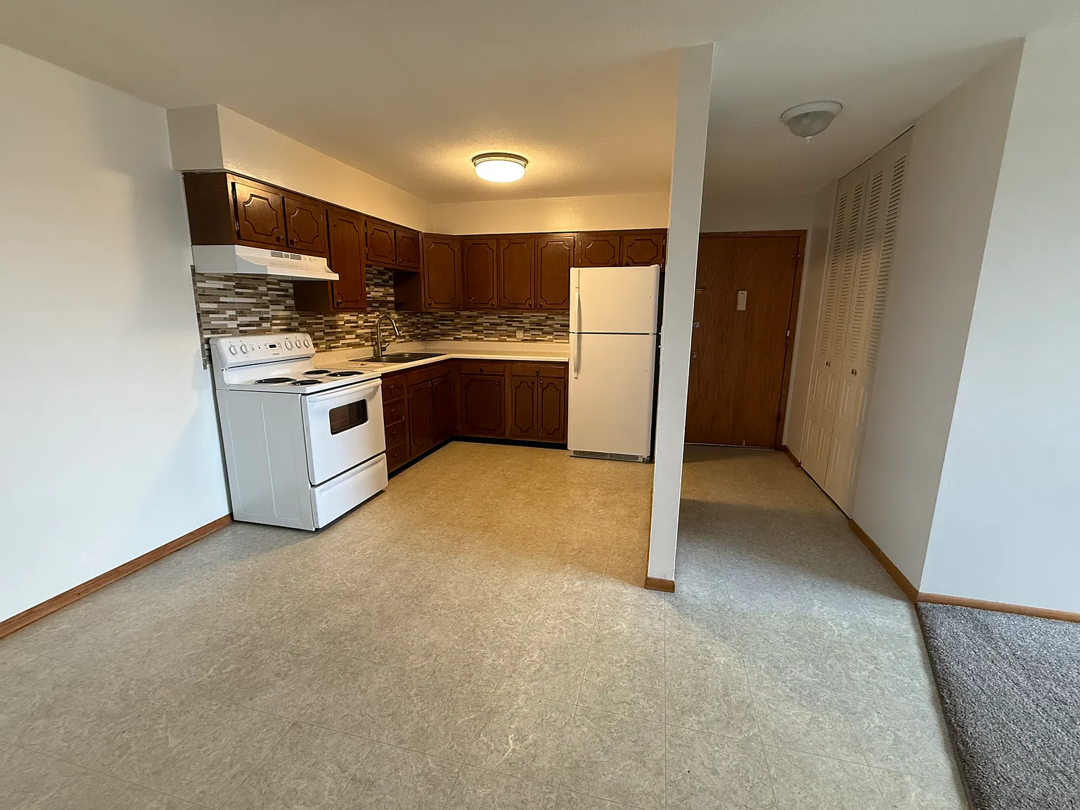 2 bed, 950 sqft, $1,250 — Photo 2