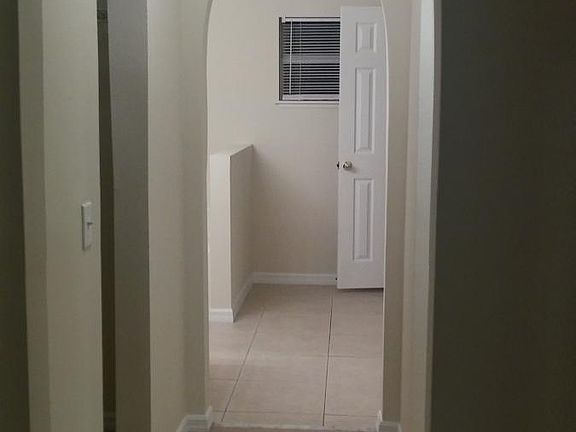 5th image of 1401 SE Proctor Ln